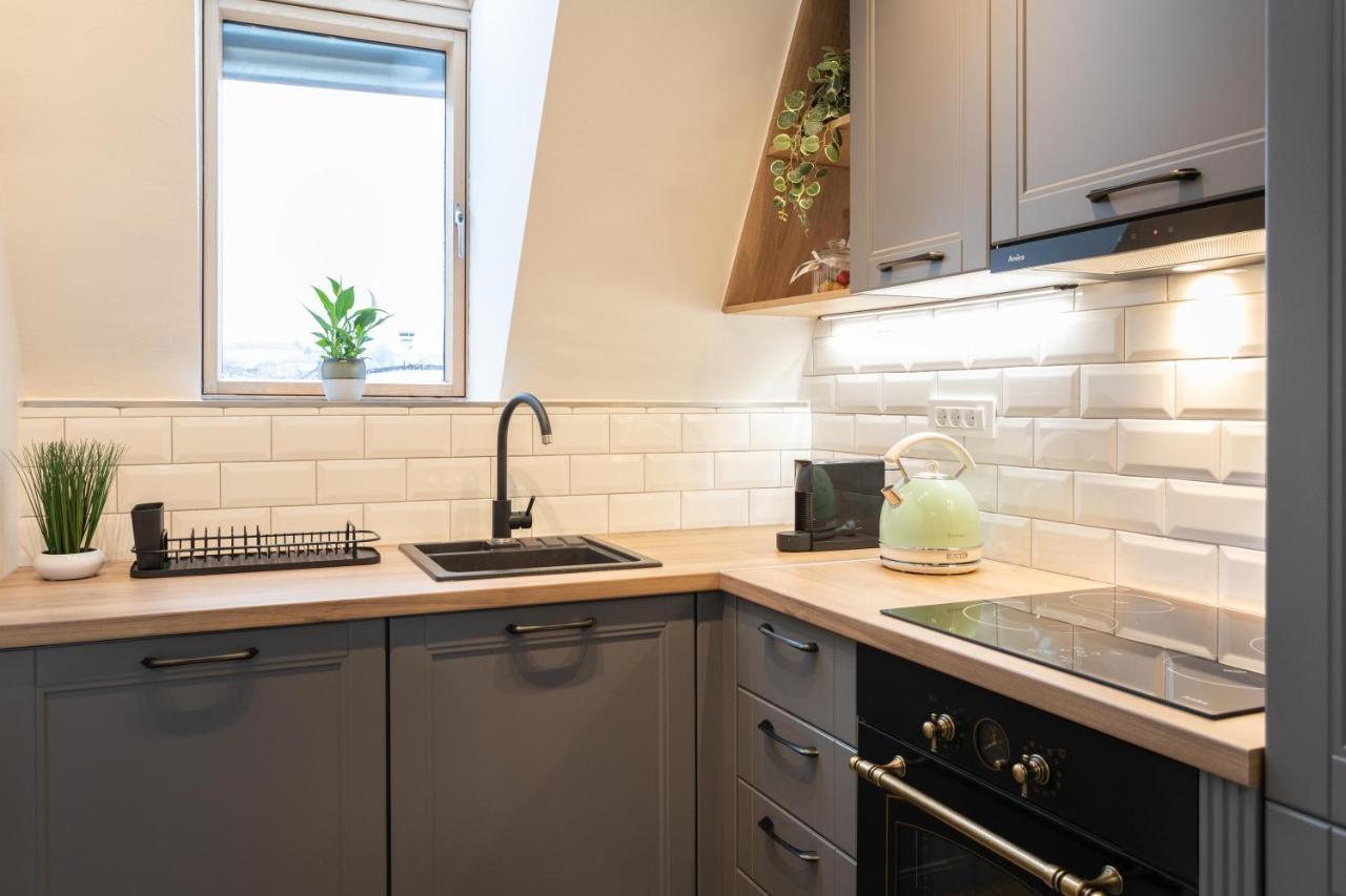 Design 1bdr Loft Near Kvaternik Square Apartman *